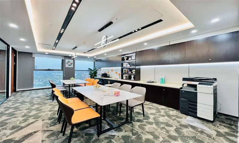 《灵活选择：虚拟办公室与实体办公室的优劣势分析》